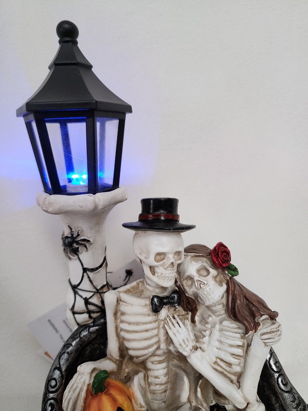 HALLOWEEN SKELETON ON A PARK BENCH AND LIGHTUP LAMP POST - Picture 2 of 7